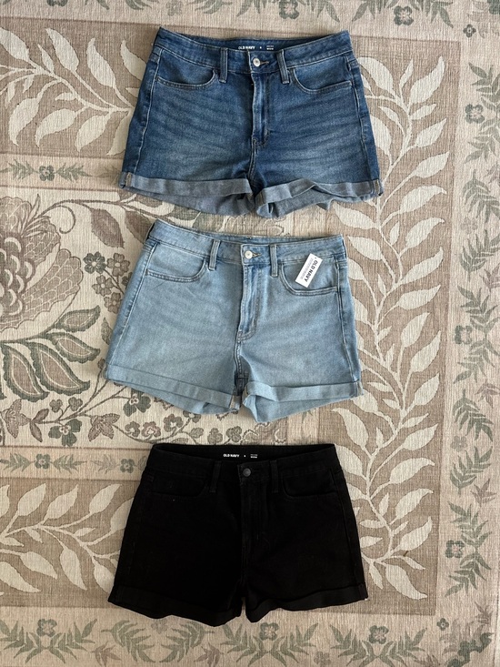 Old Navy Pants - Old Navy Women's High-Waisted Wow Jean Shorts -- 3-inch inseam Bundle size 6
